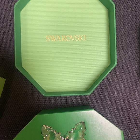NEW IN BOX SWAROVSKI Crystal Snowflake Ornament - Picture 3 of 4